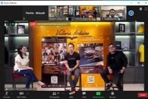 Foto Kika : Kedua dari kiri/tengah, Ario Fajar, Head of Marketing Toffin, ketiga dari kiri Willy Sidewalk, Head of Learning & Development Toffin Indonesia dalam acara Virtual Launching, Toffin E-Learning Center di platform Zoom, Senin, 5 Oktober 2020. Turut menjadi pembicara Andre Eiermann (Coffee Influencer & 1st Place Swiss Championship 2017) dan Mikael Jasin (2019 & 2020 Indonesia Barista Champion).