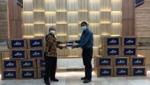 Aice Donasikan Jutaan Masker Medis Shield