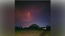 Rekaman gambar cahaya vertikal di langit Tuban, Jawa Timur, pada Sabtu malam 10 Oktober 2020, yang kemudian viral di media sosial. Instagram.com
