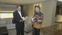 Mantan Menteri Arief Yahya Donasikan Sejumlah Alquran untuk Masyarakat Banyuwangi