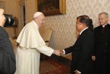Vatikan &ndash; Wakil Presiden RI ke-10 & 12 Jusuf Kalla bertemu Paus Fransiskus bersama Dewan Juri Zayed Award for Human Fraternity, Jumat 23/10/2020 di Private Library Paus di Vatikan. (foto istimewa)
