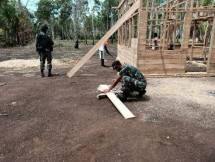 Renovasi Rumah Libatkan Prajurit TNI Satgas Pamtas Yonif 125/Simbisa