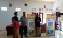 Bantuan diserahkan kepada Bpk. H. M. Ulin Nuha, Ketua Yayasan Pondok Pesantren Darul Ulum di Cirebon, dan disaksikan pula oleh Bpk. Dr. H. Erdiriyo, SE, MM, perwakilan Kemenko Perekonomian