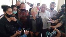 Mifta SH, yang juga dikenal sebagai Meta Duo Singa memberikan keterangan setelah menyampaikan eksepsi atas kasus narkoba yang menjerat artis Jerry Lawalata di Pn Jakarta Utara, Senin, 2 Nopember 2020.