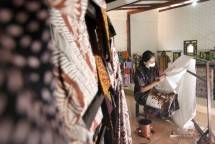 Para pelaku UMKM tetap semangat untuk berkarya di tengah pandemi dengan mengandalkan potensi daerah
