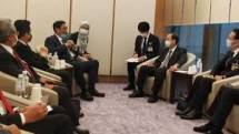 Menkomarves Luhut B. Pandjaitan bersama Menteri BUMN Erick Thohir saat melakukan pertemuan dengan PM Jepang Izumi Hiroto
