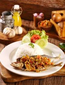 Warung Ikan Pusat Kuliner Khas Tangkapan Laut
