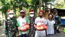 Satgas Yonif MR 413 Kostrad Berbagi Kebahagiaan di Bulan Kasih