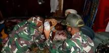 Tindakan Terpuji, Prajurit Satgas Yonif MR 413 Kostrad Bantu Proses Persalinan Warga 
