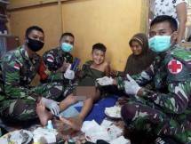 Satgas Yonif 642 Kapuas Laksanakan Khitanan Anak Perbatasan