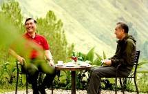 Pamer Potret Bareng Sahabat Menlu China di Danau Toba, Luhut Happy Banget! Warganet: Mantap Tulang...