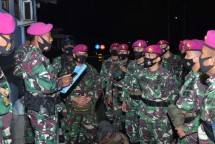 Satgas Kemanusiaan Marinir Bantu Korban Banjir di Banjarmasin