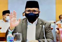 Menag Yaqut di DPR