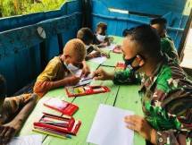 Satgas Yonif 125 Simbisa Tingkatkan Anak-Anak Belajar Bersama