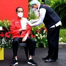 Jokowi Divaksin Dosis Kedua 