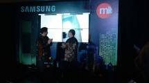 Samsung Electronics Indonesia memperkenalkan layar panel LED luar ruang, yaitu Samsung LED XA100F, yang berukuran 30x15 meter dan merupakan yang terbesar di Indonesia untuk kategori media reklame luar ruang LED Video Display