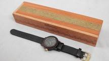 Jam tangan Eboni