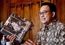 Anies Luncurkan Buku Potret Jakarta Melawan Pandemi
