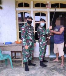 Satgas Yonif 642 Kapuas Sita Senjata Api Waarga Perbatasan