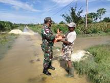 Satgas 413 Kostrad Salurkan Donasi Sembako 