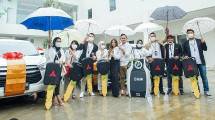 Luar Biasa! Pasangan Crazy Rich Asal Malang Bagikan Mobil-mobil Mewah untuk Karyawannya, Netizen: Ini Baru Namanya Bos...