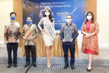 Penandatanganan Nota Kesepahaman (MoU) antara PT Mustika Ratu Tbk (MRAT) dengan OHM pada hari Jumat, 26 Februari 2021, di Cordela Hotel Senen, Jakarta. Penandatanganan dilakukan oleh Predsien Direktur PT Mustika Ratu Tbk (MRAT), Bingar Egidius Situmorang dan Direktur Operasional OHM, Aswin B. Drajat.