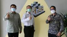 Board of Director PT. Jababeka Tbk. Tjahjadi Rahardja saat meresmikan Fablab Jababeka