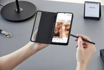 Samsung Galaxy S21 Ultra 5G, salah satu varian dari Samsung Galaxy S21 5G Series, yang dapat digunakan untuk binge-watching berkat baterai andalannya yang berkapasitas 5.000 mAh. (Foto: Humas PT Samsung Electronics Indonesia)