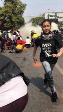 Kyal Sin - Seorang gadis 19 tahun tewas dalam sebuah aksi damai menentang kudeta Myanmar. (sumber medsos Grup Washap) 