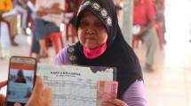 Ilustrasi pencairan bansos untuk ibu-ibu