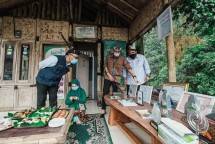 Menparekraf Sandiaga Uno dalam kunjungan kerja ke Desa Batu Layang, Puncak, Kabupaten Bogor, Jabar, Rabu (10/03/2021). (Foto: Humas Kemenparekraf)