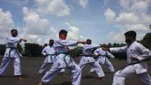Prajurit Marinir Latihan Karate