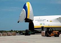 Pesawat Cargo Antonov Mendarat di YIA