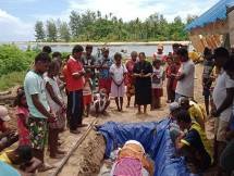 Warga Kepulauan Aru Kuburkan Paus Terdampar dengan Ritual Adat