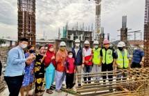 Anies Tinjau Proyek Pembangunan Kampung Akuarium