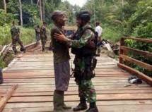 TNI dan Warga