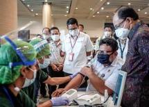 Tinjau Vaksinasi, Sandi Pastikan Juni Esok Bali Siap Sambut Wisatawan! Netizen:&nbsp;Please No Prank Ya Pak Menteri,&nbsp;Sudah Kelaparan... 