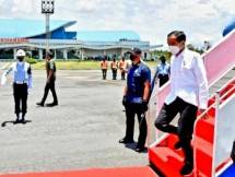 Presiden Jokowi meresmikan Bandara Kuabang di Halmahera Utara