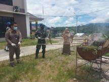 Satgas Pamtas Yonif 642 Bersama Karantina Pertanian Entikong 