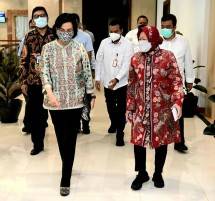 Menteri Keuangan Sri Mulyani dan Mensos Tri Rismaharini