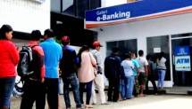 Ilustrasi Antrian ATM Bank (ist)
