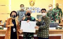  Direktur Energi Primer PLN Rudy Hendra Prastowo dan Asisten Teritorial Kasad Mayor Jendral TNI Nurchahyanto