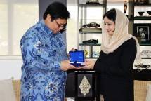 Menperin Airlangga Hartarto dan Dubes Afganistan Roya Rahmani (Foto Ist)