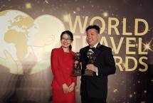 General Manager Fraser Place Setiabudi, Jakartas Charlie Feng saat menerima penghargaan. (Foto Ist)