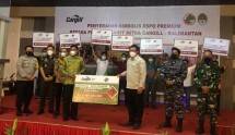 Cargill Menyerahkan Premium Senilai Rp 2,5 Miliar Kepada Tujuh Koperasi di Kalimantan untuk Minyak Sawit Bersertifikasi RSPO