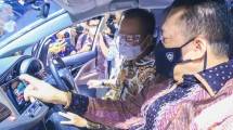 Menperin Agus Gumiwang Kartasasmita bersama Ketua Ikatan Motor Indonesia Bambang Soesatyo 