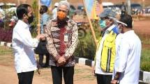 Presiden Jokowi di dampingi Gubernur Jawa Tengah dan Menteri PUPR kunjungi KIT Batang 