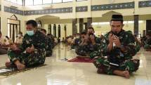 Prajurit TNI AL Doa Bersama