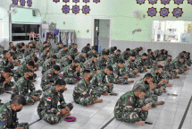 Doa Bersama Keselamatan KRI Naggala 402 Dilaksanakan Prajurit Yonif 5 Marinir 