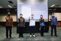 Acara Penyerahan Sertifikat dan Penghargaan di Graha Pos Indonesia Jl Banda No 30, Bandung, pada Senin (26/04).